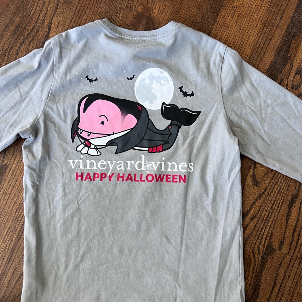 Excellent Condition Vineyard Vines Halloween shirt